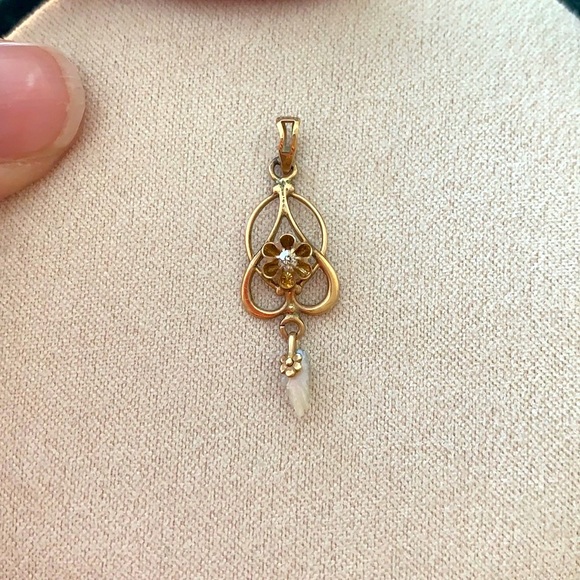 Vintage Jewelry - Solid 10k gold diamond petite minimalist pendant with Pearl shell shard
